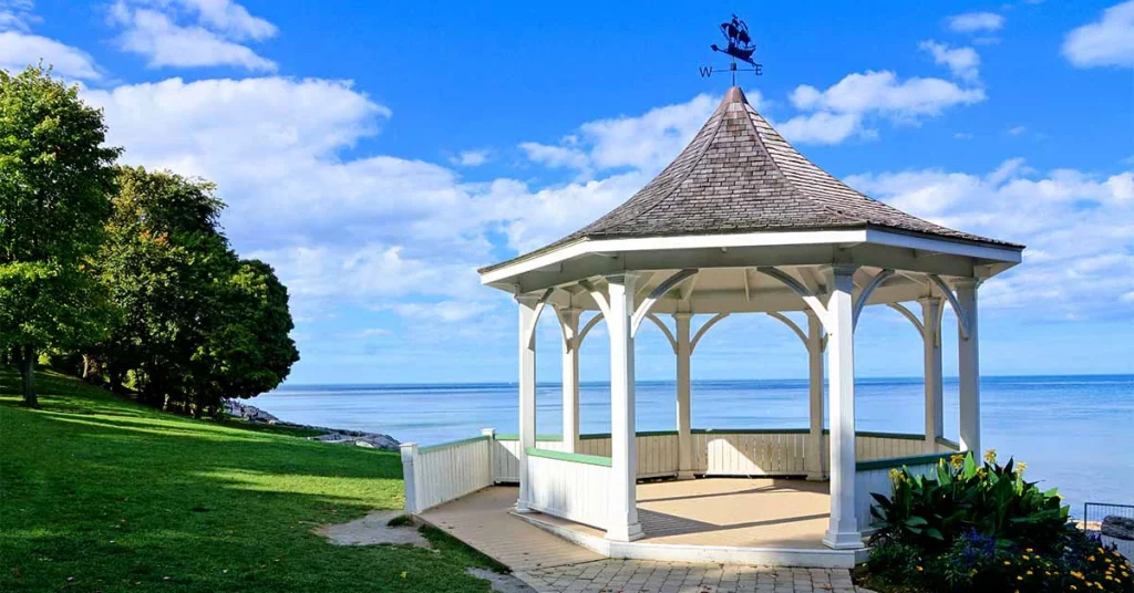 Scenic gazebo overlooking Lake Ontario, offering a peaceful spot to enjoy waterfront views in Niagara-on-the-Lake.