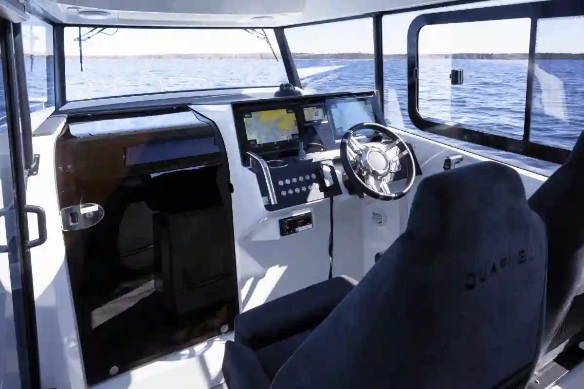 quarken-27-cabin-cockpit-glass