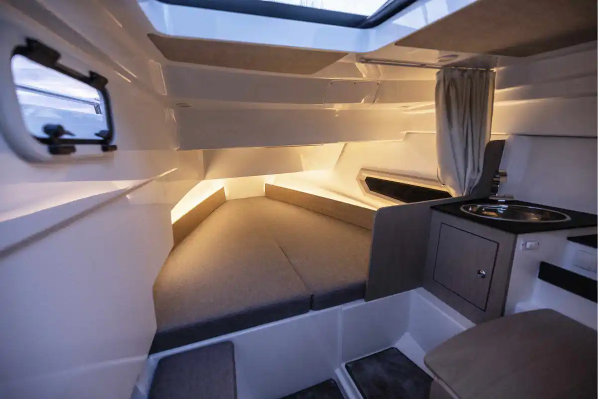 quarken-27-cabin-forward-cabin