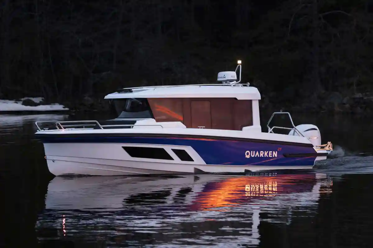 quarken-27-cabin-sitting