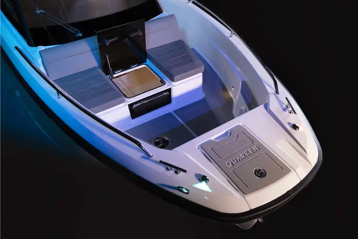 quarken-27-t-top-bow-hatch