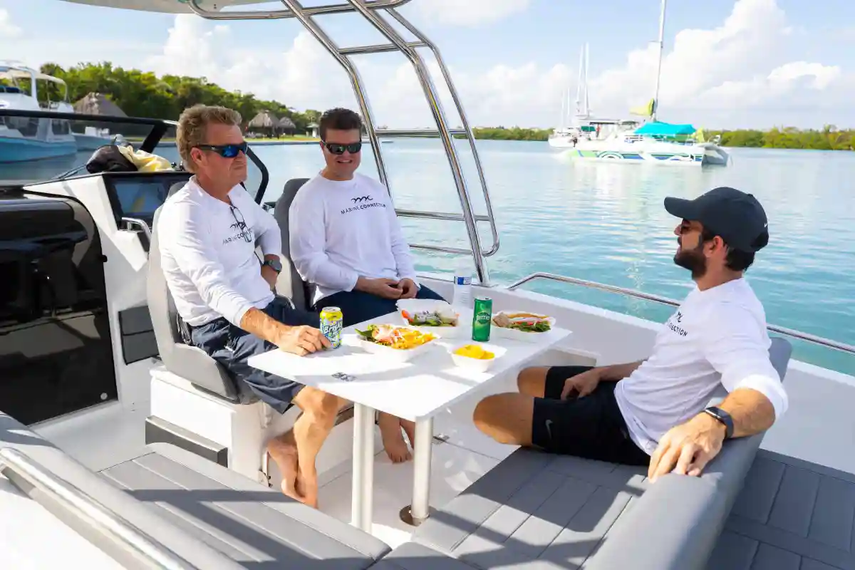 quarken-27-t-top-dining-area