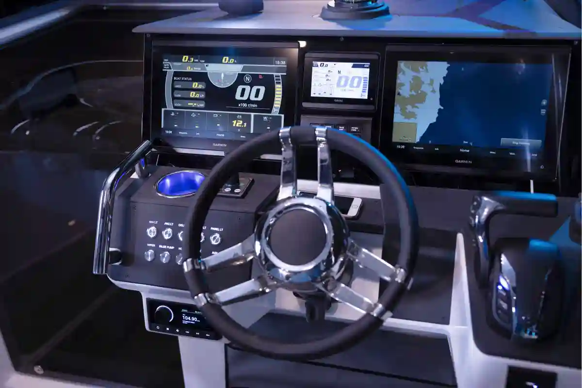 quarken-27-t-top-helm-station