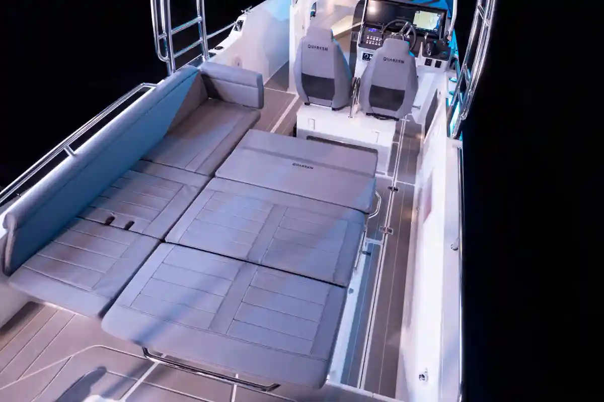 quarken-27-t-top-lounge-conversion