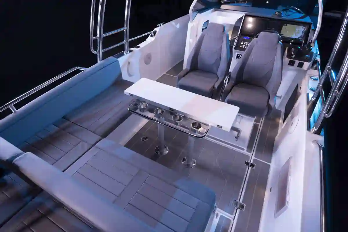 quarken-27-t-top-seating-area