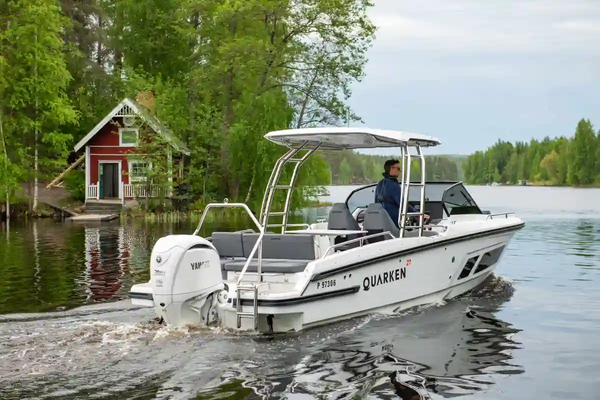 quarken-27-t-top-side-stern