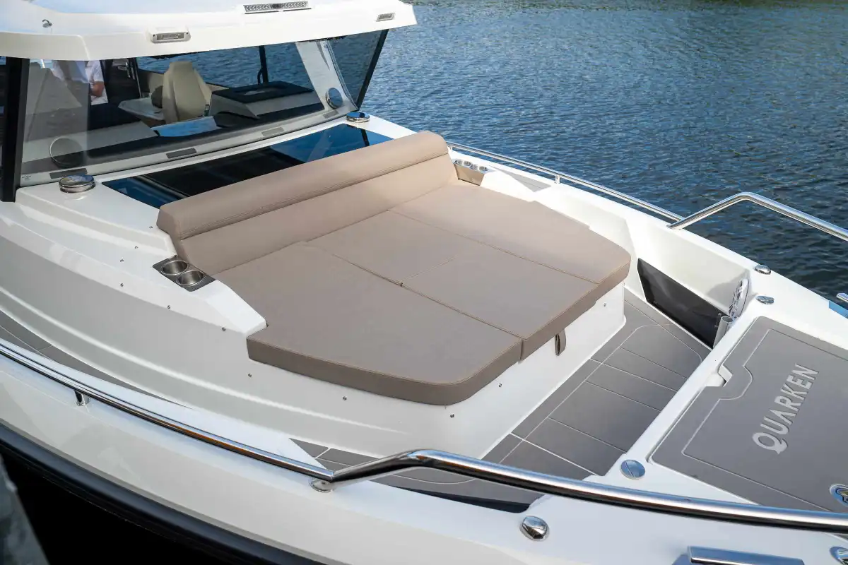 quarken-35-cabin-tourer-bow-lounge