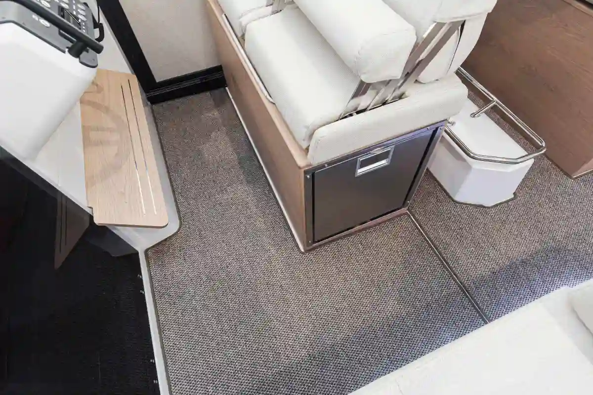 quarken-35-cabin-tourer-cockpit-fridge