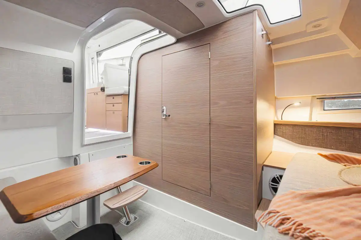 quarken-35-cabin-tourer-enclosed-toilet