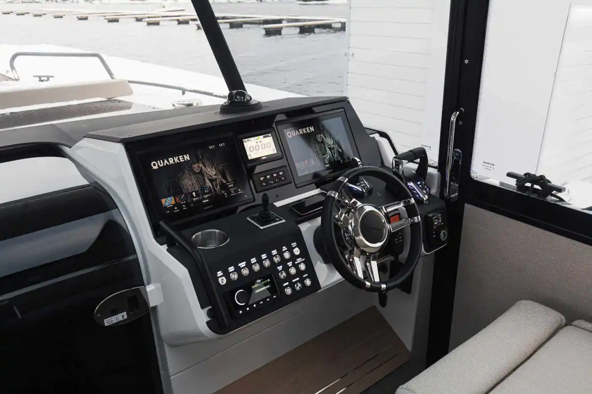 quarken-35-cabin-tourer-helm-station-angle