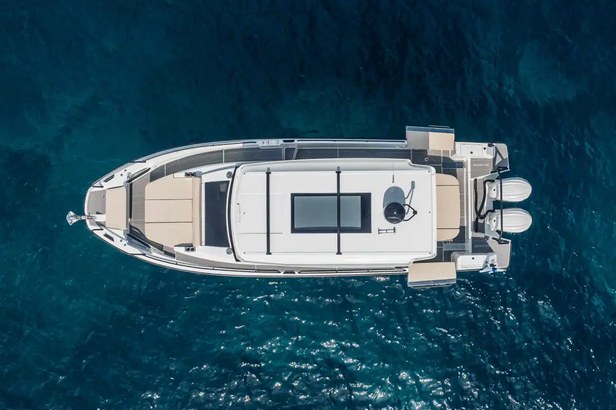 quarken-35-cabin-tourer-overhead