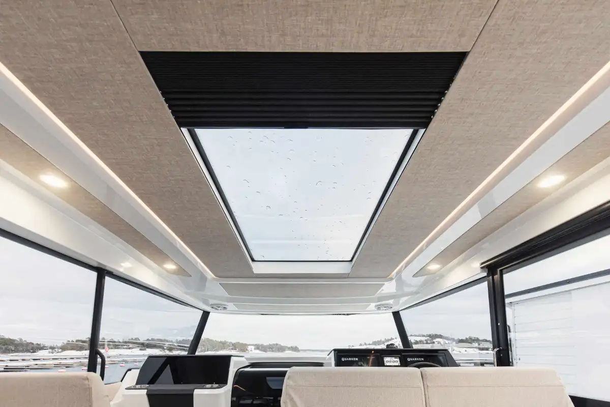 quarken-35-cabin-tourer-roof-screen