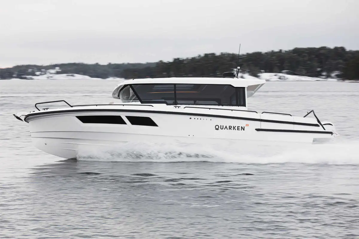 quarken-35-cabin-tourer-running-toronto