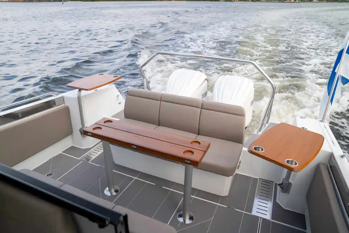 quarken-35-cabin-tourer-stern-seating-tables