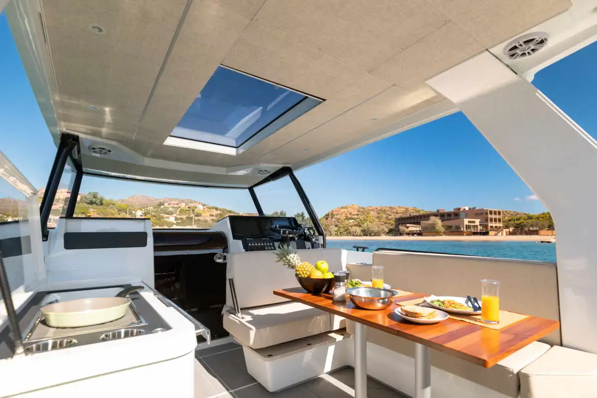 quarken-35-grand-tourer-cockpit