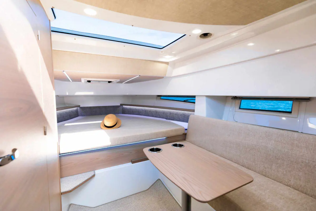 quarken-35-grand-tourer-forward-cabin