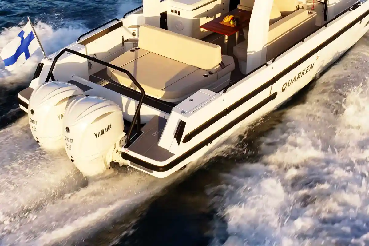 quarken-35-grand-tourer-stern-engines