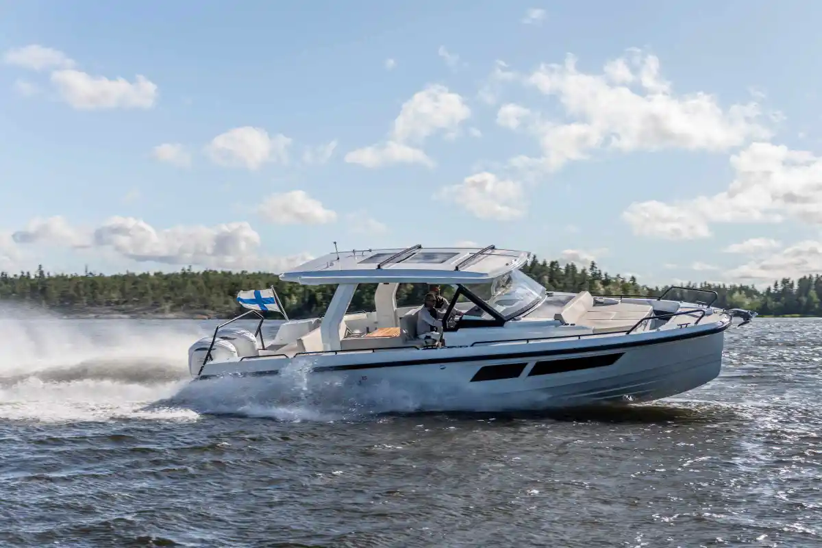 quarken-35-sport-tourer-action