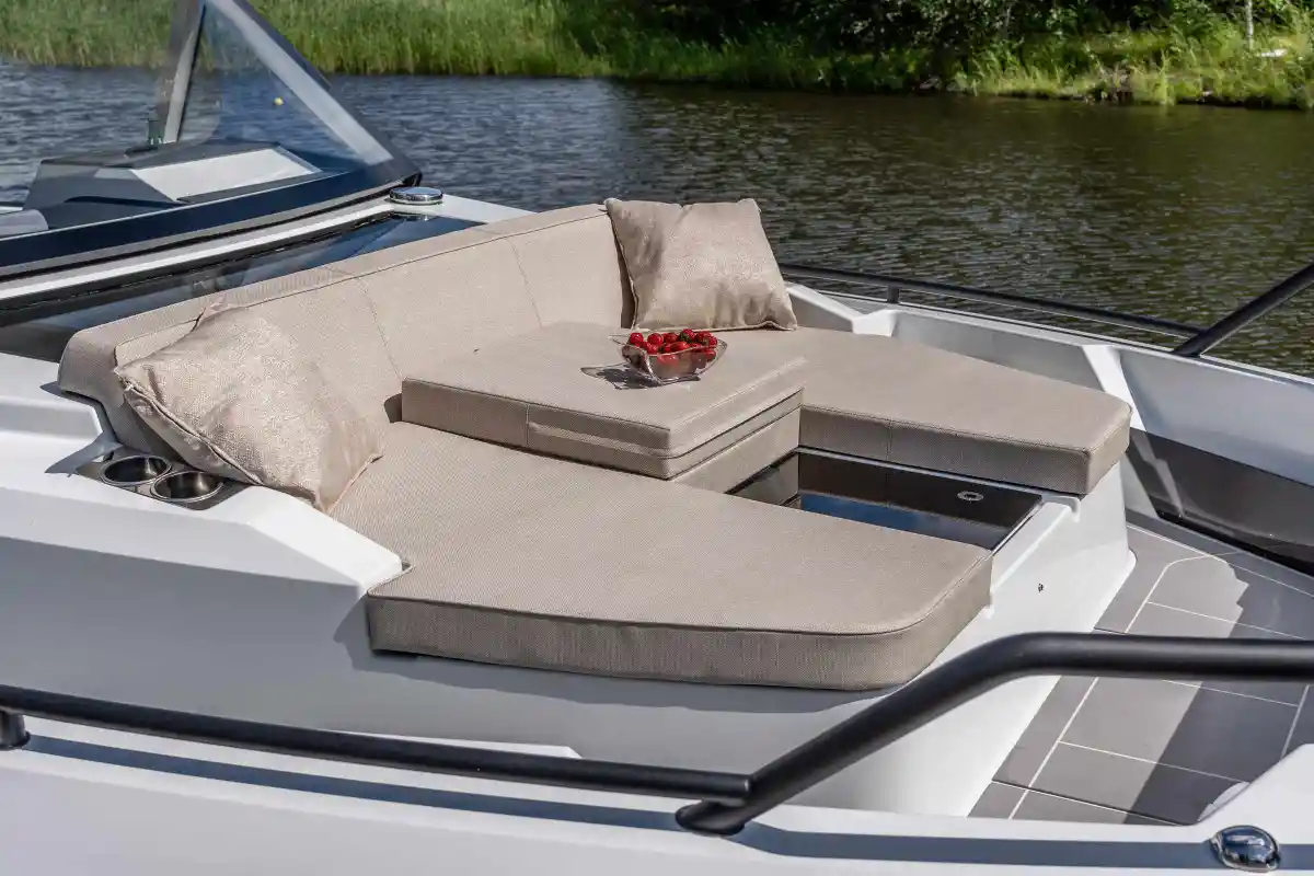 quarken-35-sport-tourer-bow-hatch