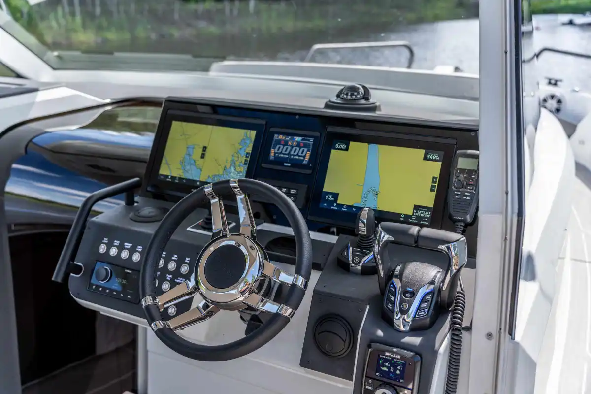 quarken-35-sport-tourer-helm-close